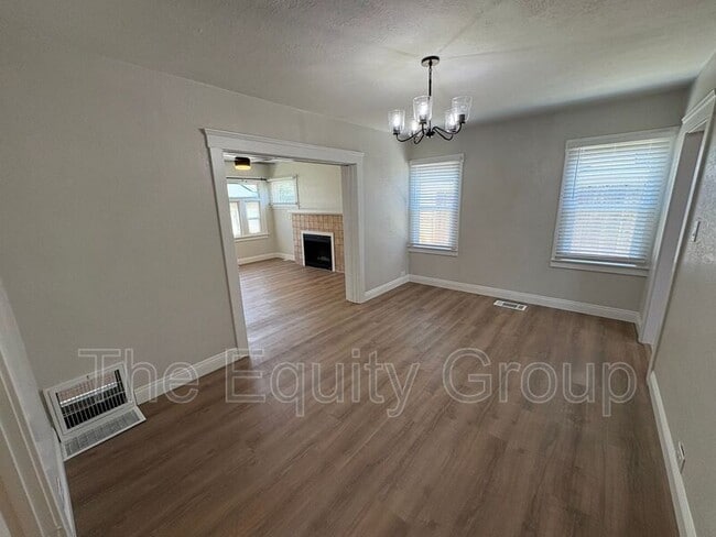 Building Photo - 741 E Apricot Ave