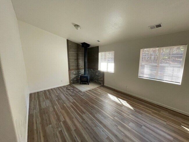 Building Photo - 14772 Holmwood Dr