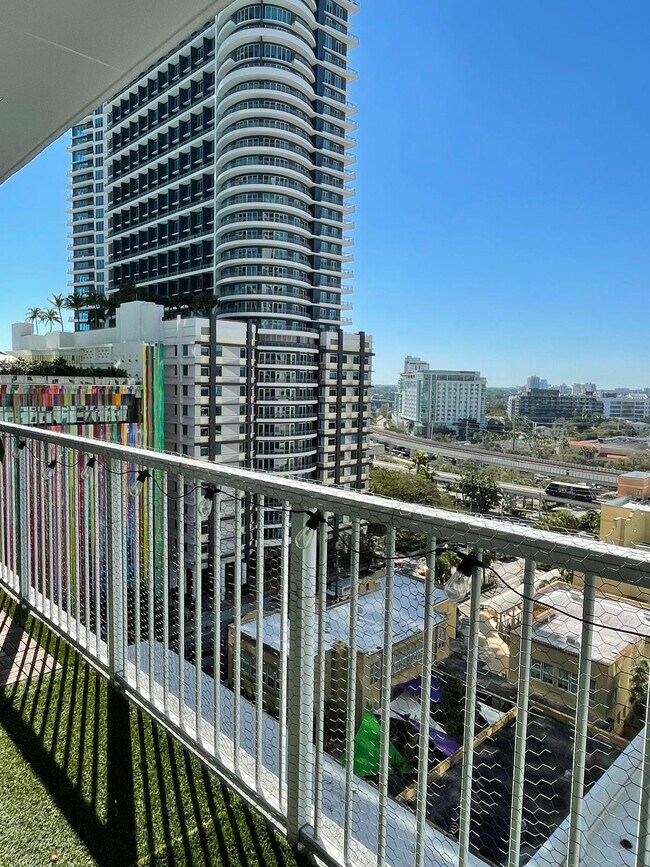 Building Photo - 1250 S Miami Ave