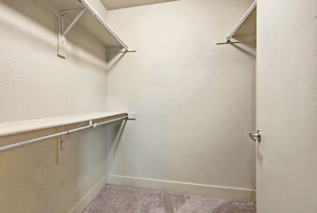 Building Photo - $2,595.95- 3 Bed, 3 Bath Townhome in Aurora with Central AC and In Unit Laundry!
