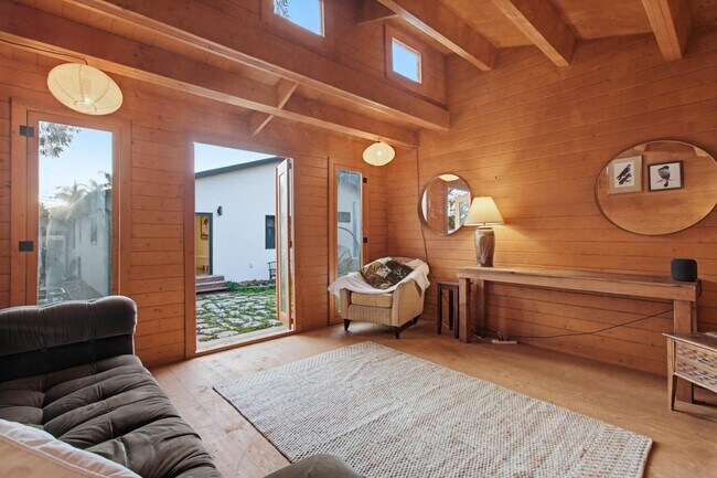 Building Photo - 1418 Marshall St