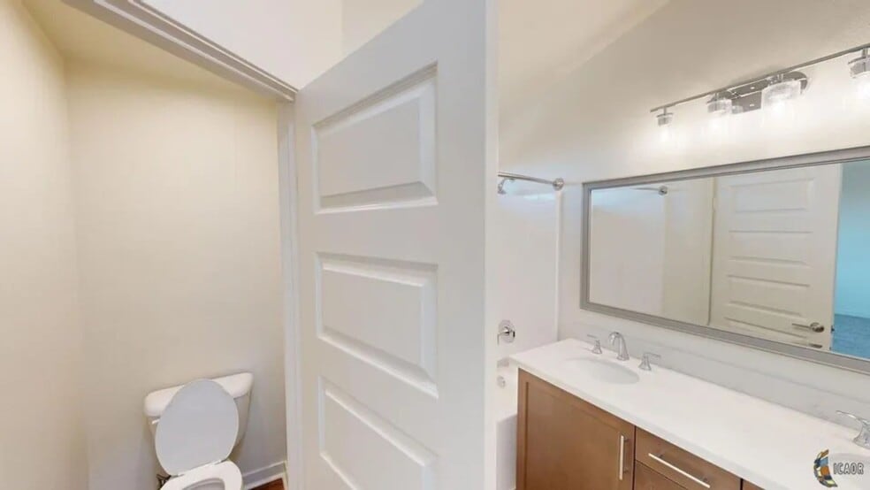 Building Photo - 2403 Dale Ct