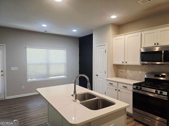 Building Photo - 213 N Fortune Way