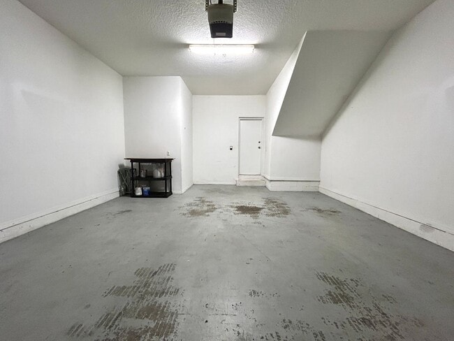Building Photo - Beautiful Townhome in Lake Nona