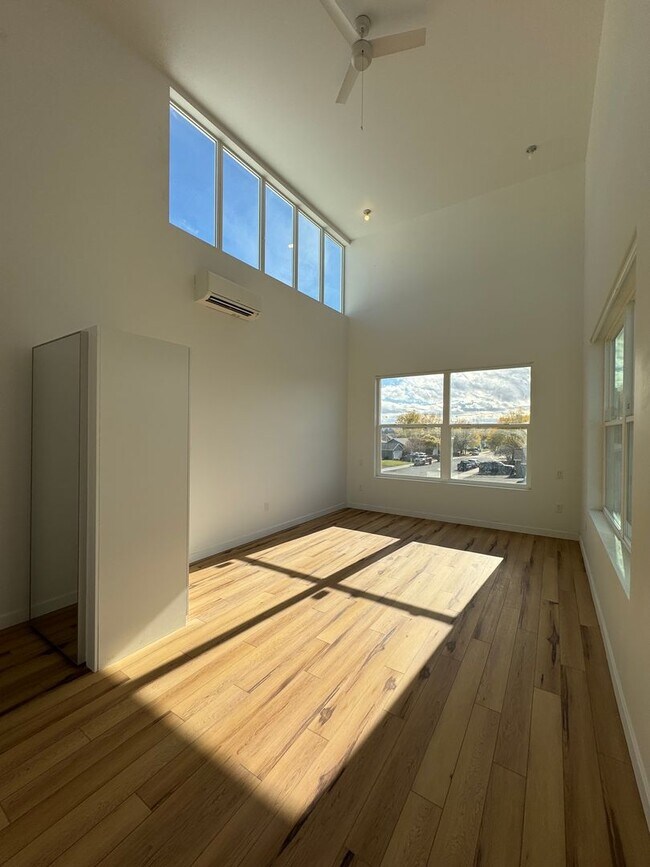 Building Photo - 4BR/3BA with Soaring Ceilings & Large Windows