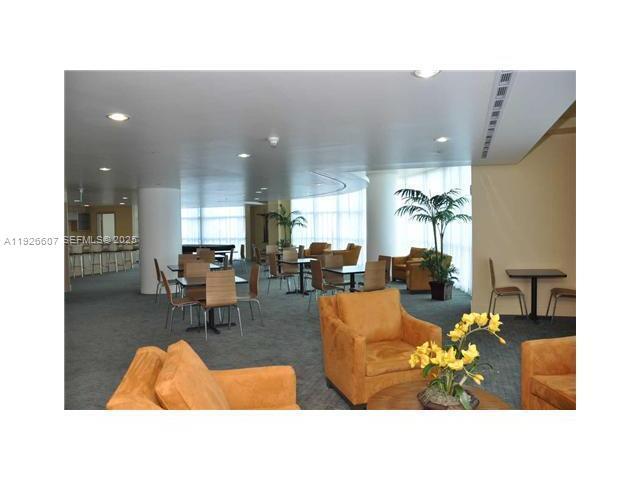 Building Photo - 350 NE 24th St