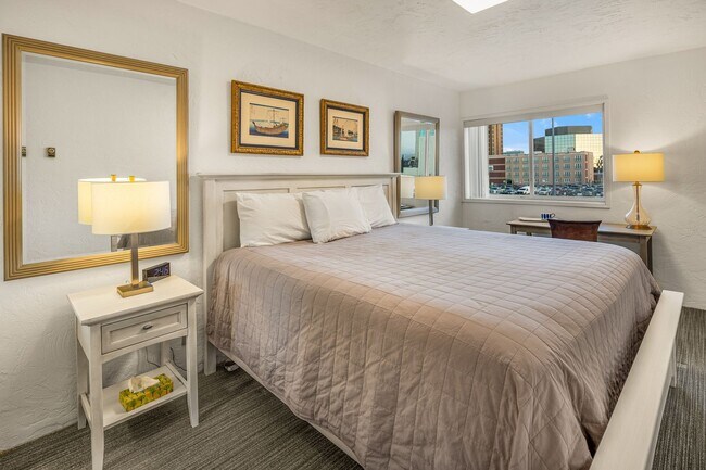 Building Photo - Downtown Furnished 1 Bed / 1 Bath Apartmen...