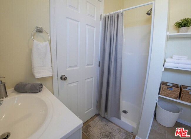 Building Photo - 2928 Walton Ave