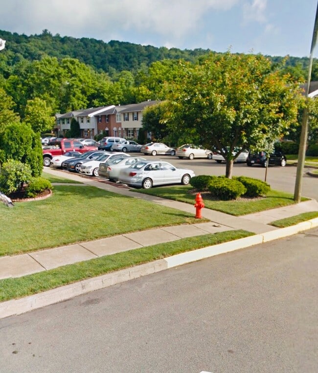 Building Photo - 607 Lily Ct