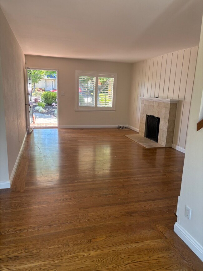 Building Photo - Charming 3 bed, 2 bath with office on San ...