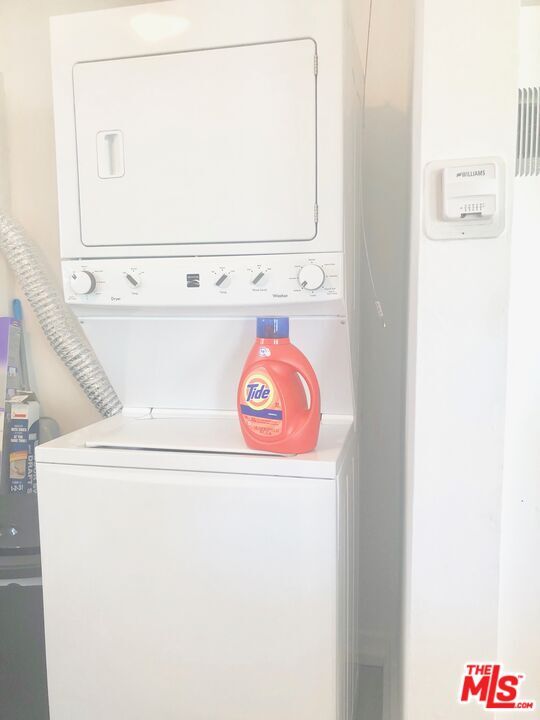 Building Photo - 35-35 Dudley Ave