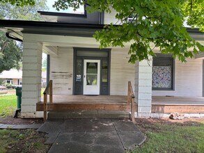 Building Photo - 207 S Porter St