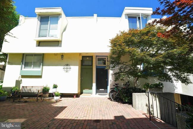Building Photo - 812 Lombard St
