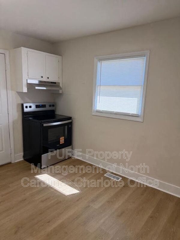 Building Photo - 1732 Newland Rd