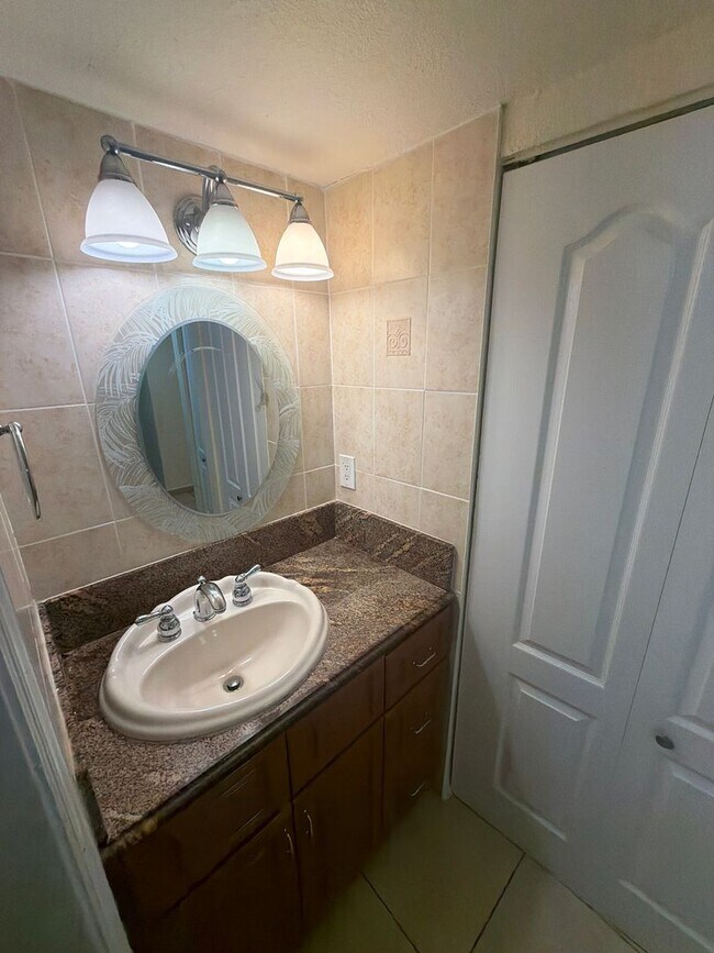 Building Photo - Cozy 2bd/2bath in the heart of Miami!