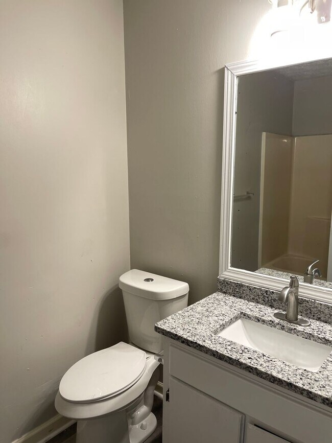 Building Photo - Split level home