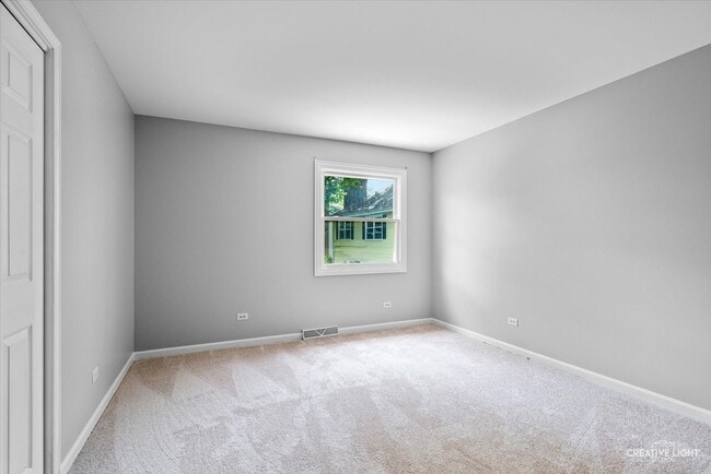 Building Photo - 6382 Twin Oaks Ln