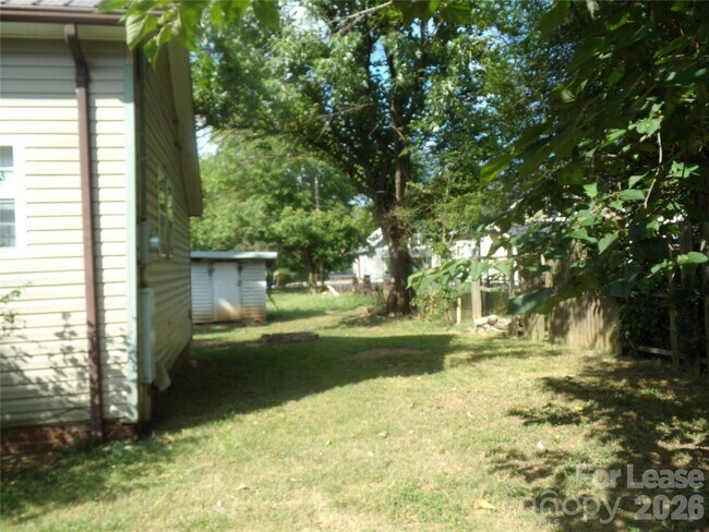 Building Photo - 729 Spruce St