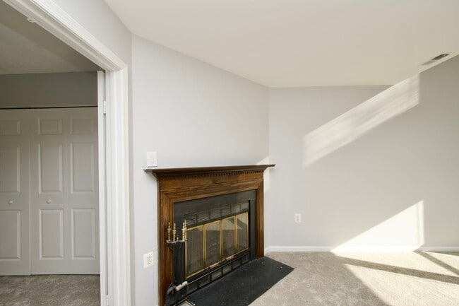 Building Photo - 7517 Belle Grae Dr