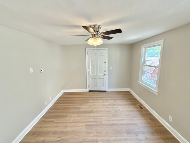 Building Photo - Norfolk 2 bedroom, 1 bath home