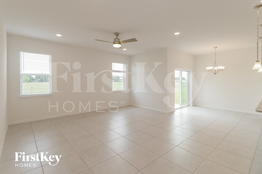 Building Photo - 584 Crown Rose Dr