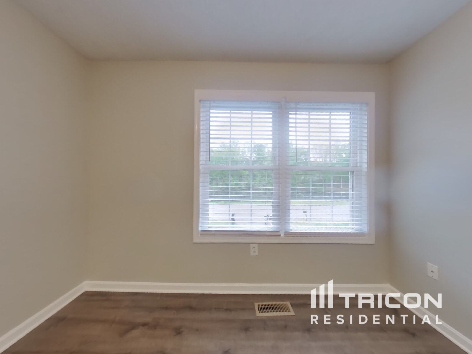 Building Photo - 1350 Redwood Cir