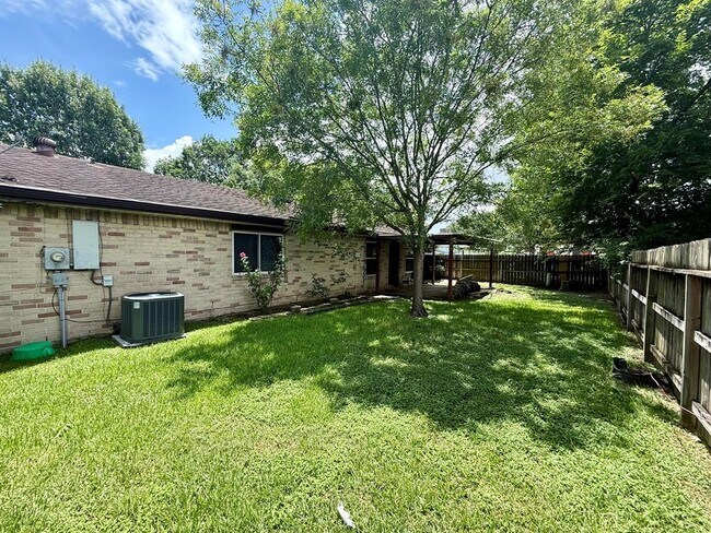 Building Photo - 9407 Pinole Ln