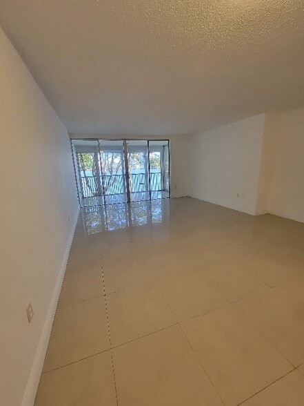 massive living room - 1670 NE 191st St