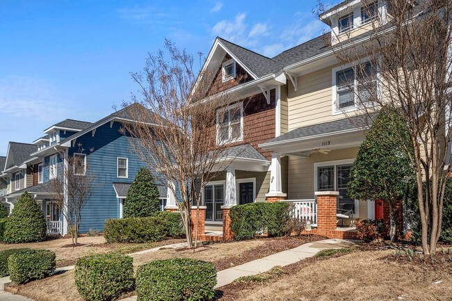 Building Photo - ADORABLE AND COZY-Come see this townhome i...