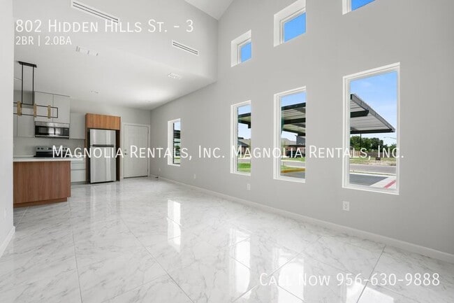 Building Photo - 802 Hidden Hls St