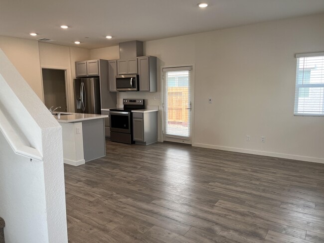 Building Photo - 3093 Pruett Dr