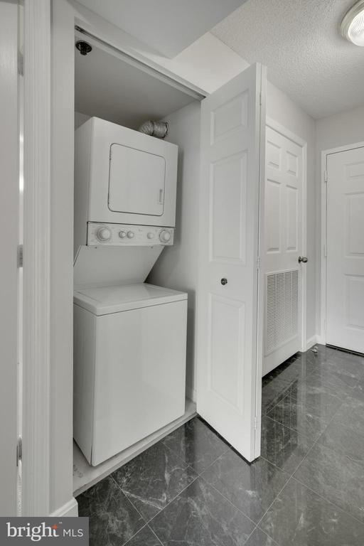 Building Photo - 2181 Jamieson Ave