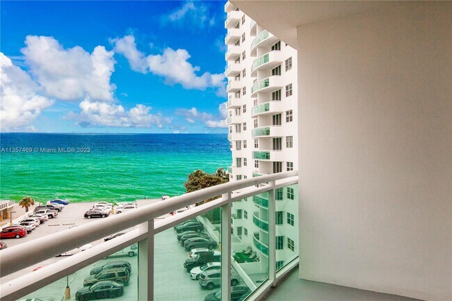 Primary Photo - 3001 S Ocean Dr