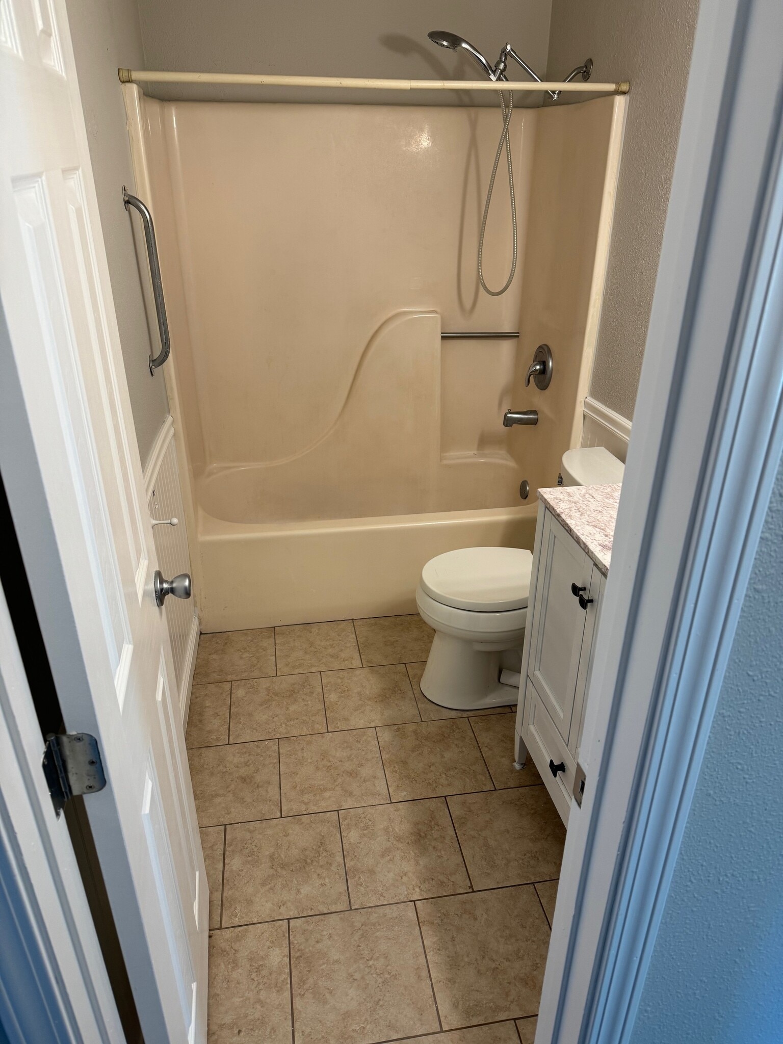 Building Photo - 409 W Matthew