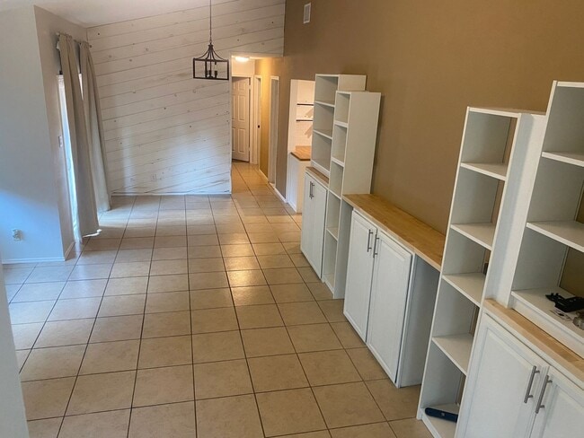 Building Photo - 12019 Stoney Park