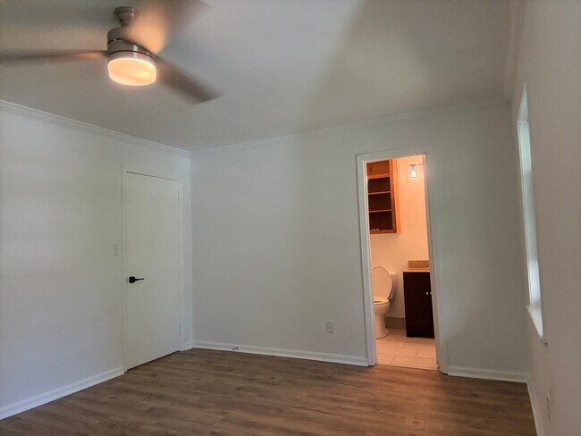 Building Photo - 824 Linbard Ln