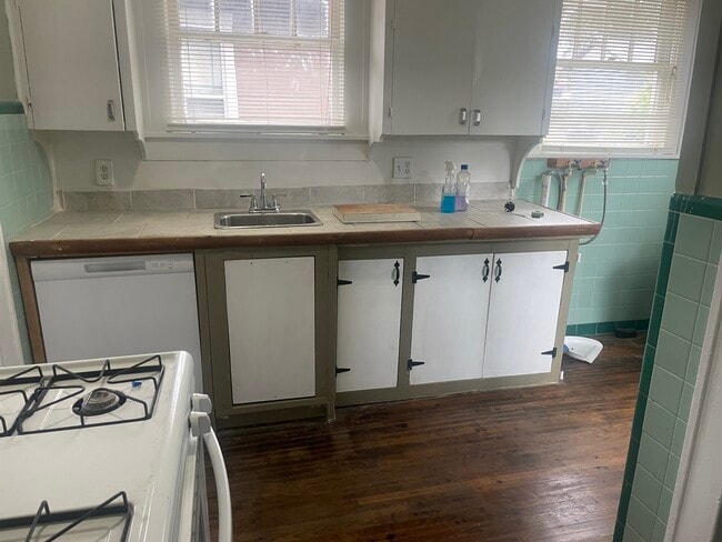 Building Photo - 223 S Phoenix Ave