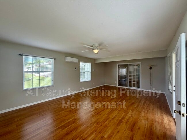 Building Photo - 138 SE Elm Loop