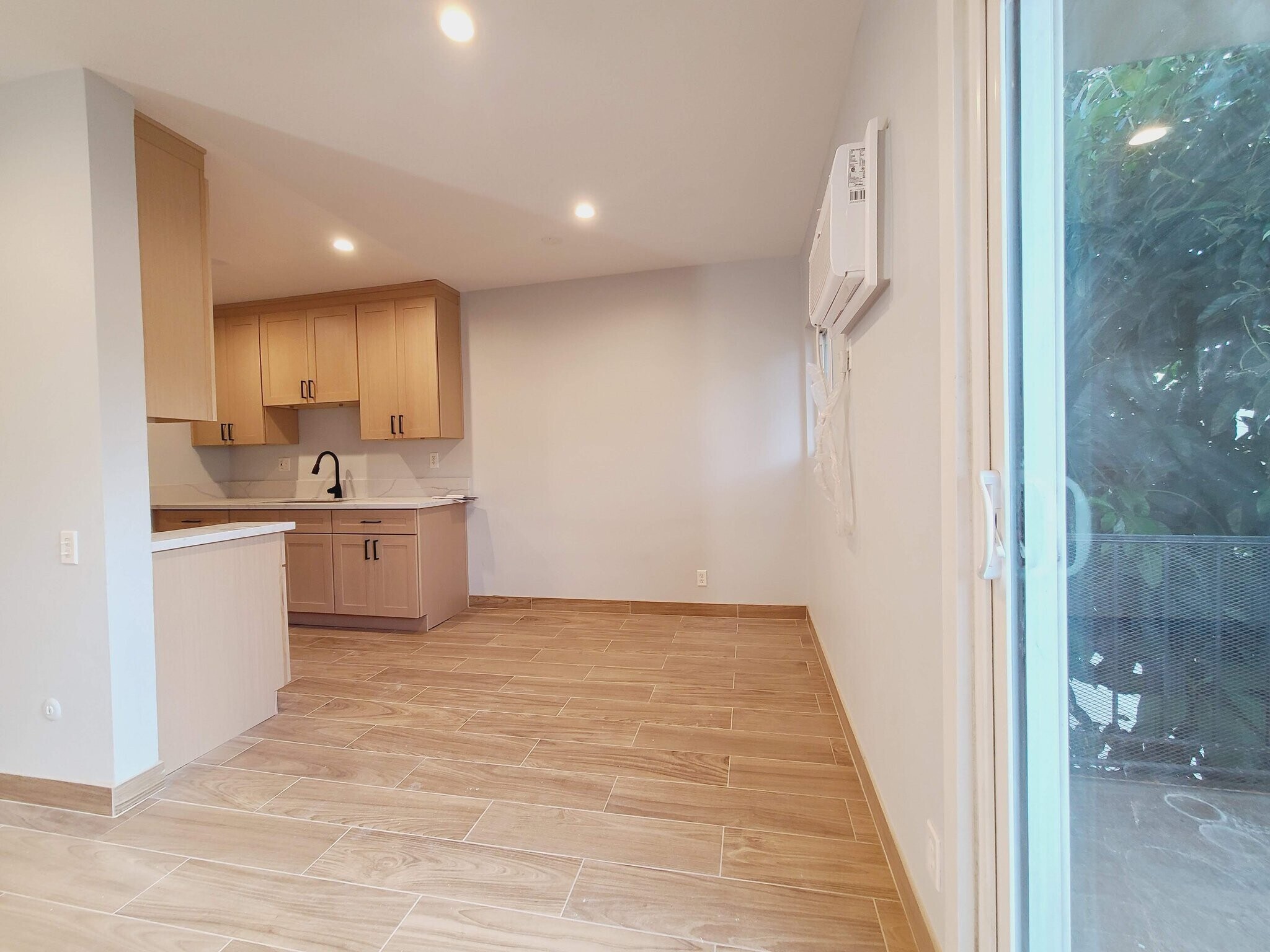 Building Photo - 14547 Saticoy St
