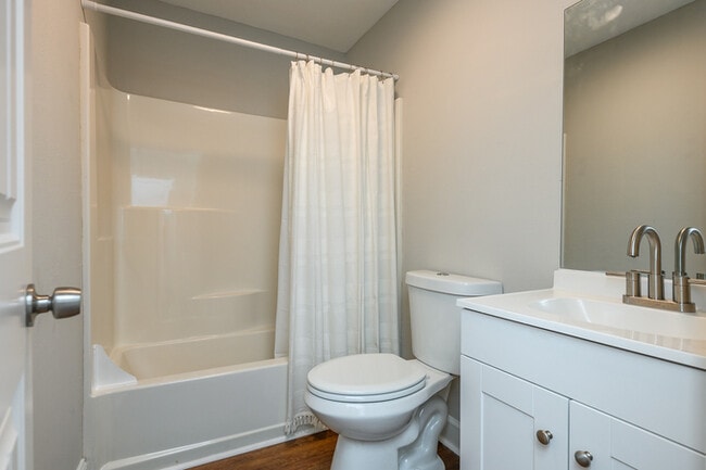 Building Photo - NEWLY RENOVATED 2 bedroom, 1 bathroom at Gilbert Townes