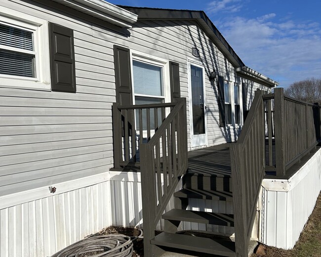 Building Photo - 3 Bedroom 2 Bathroom Home in Johnson City, TN