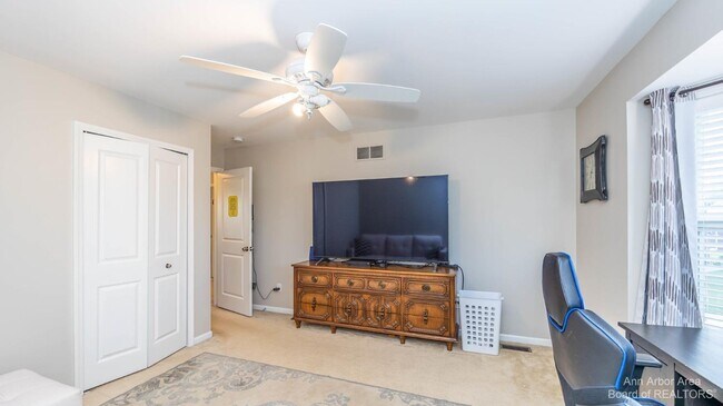 Building Photo - 815 Atherstone Dr