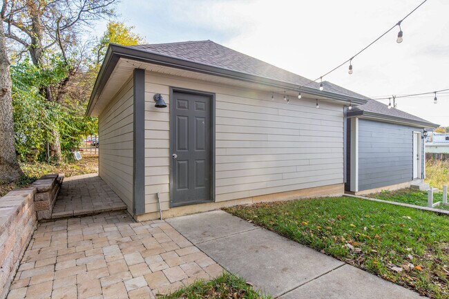 Building Photo - 336 Vivelle Ave