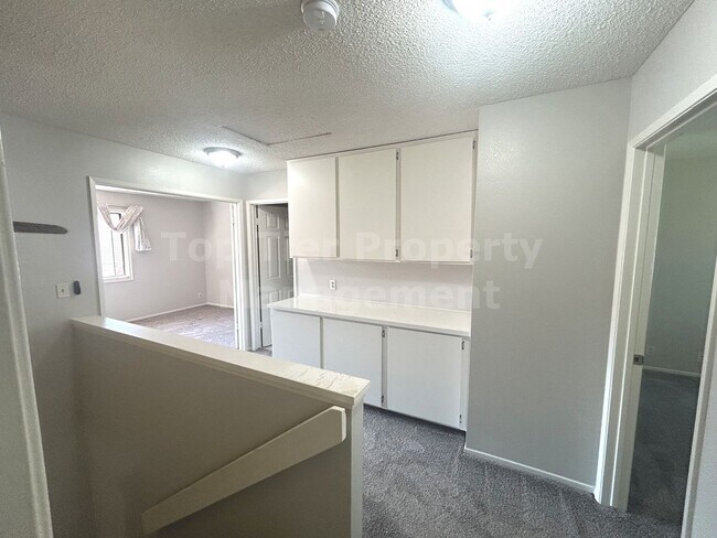 Building Photo - ***Charming 3 bed / 2.5 bath / 1,501 sqft ...