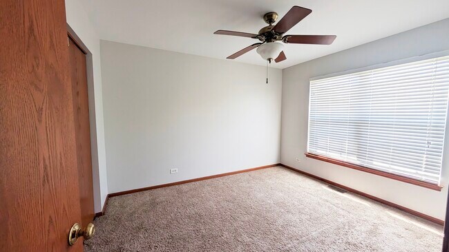 Building Photo - 1713 Fieldstone Dr N