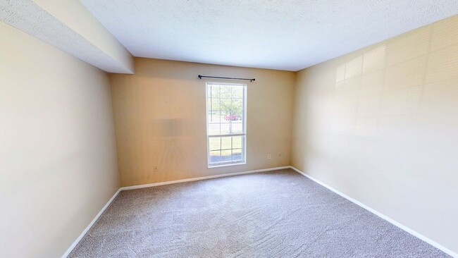 Building Photo - 2064 Park Run Dr