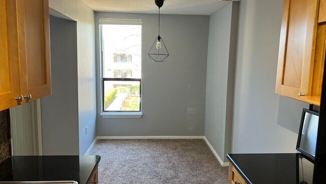 Building Photo - 60 Shrewsbury Green Dr