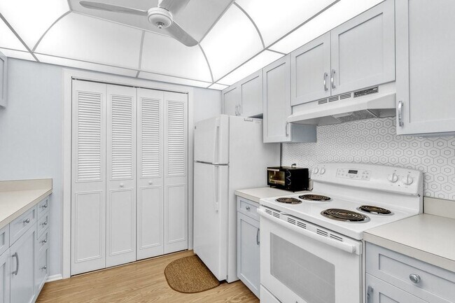 Building Photo - 18 Plantation Dr