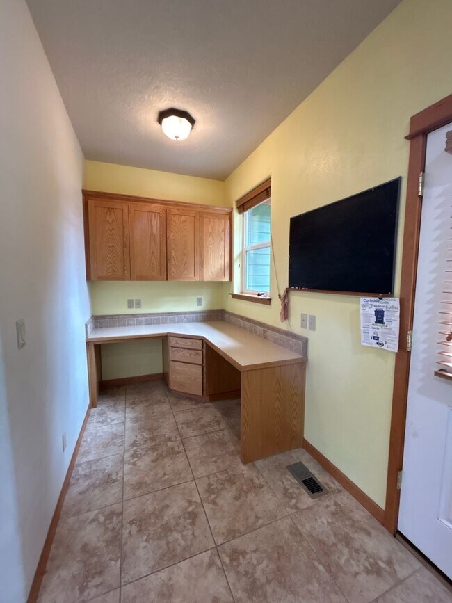 Building Photo - 3 Bedroom / 2 Bathroom House in NW Redmond - PENDING APPLICATION