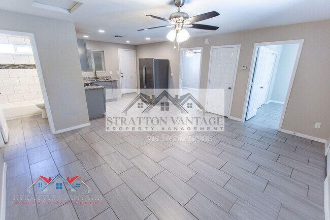 Building Photo - 2204 W Campbell Ave